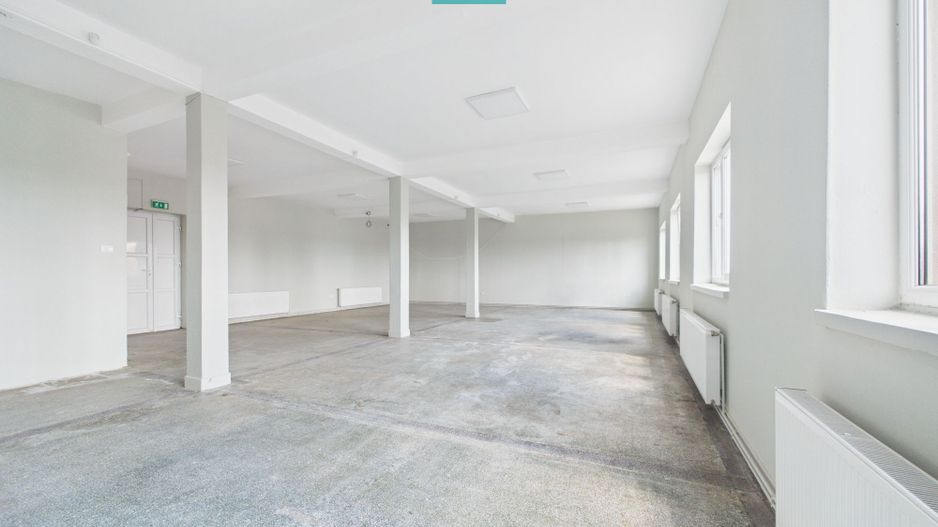 Clădire P+E cu parcare si platformă betonată 700mp - Poză 8