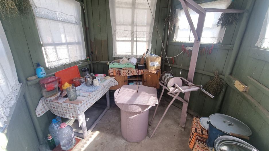 Casa modesta cu teren generos, zona Magura, - Poză 16