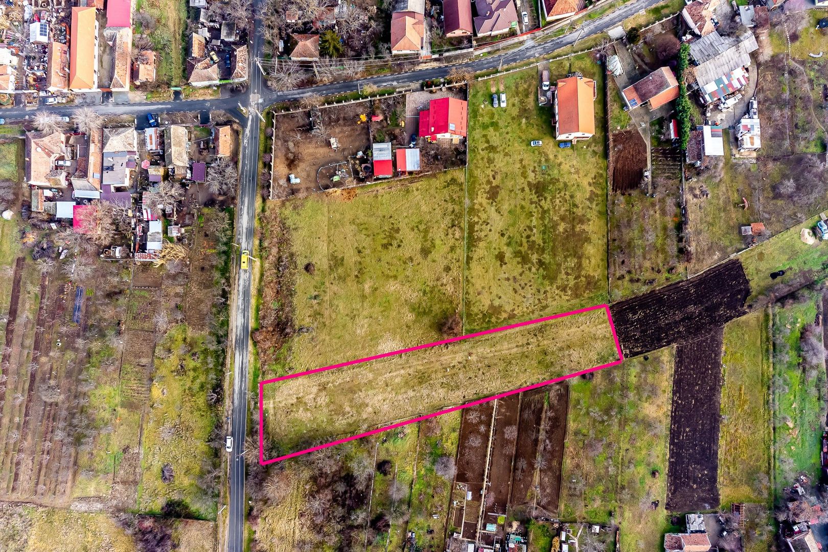 VANDUT! Teren generos în Ghioroc Suprafață 2400 mp. - Poză 3