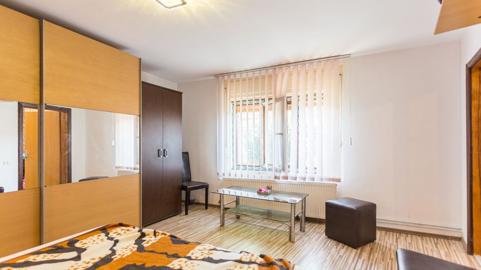 Casă cu 2 camere, renovată, în Bujac - Poză 5