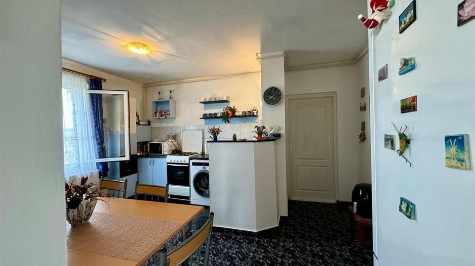 Decomandat, 2 bai, balcon, pivnita, Ungheni, Mures - Poză 12