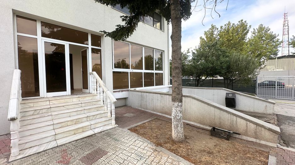 Oferim spre închiriere o proprietate de excepție zona Sisesti - Poză 1