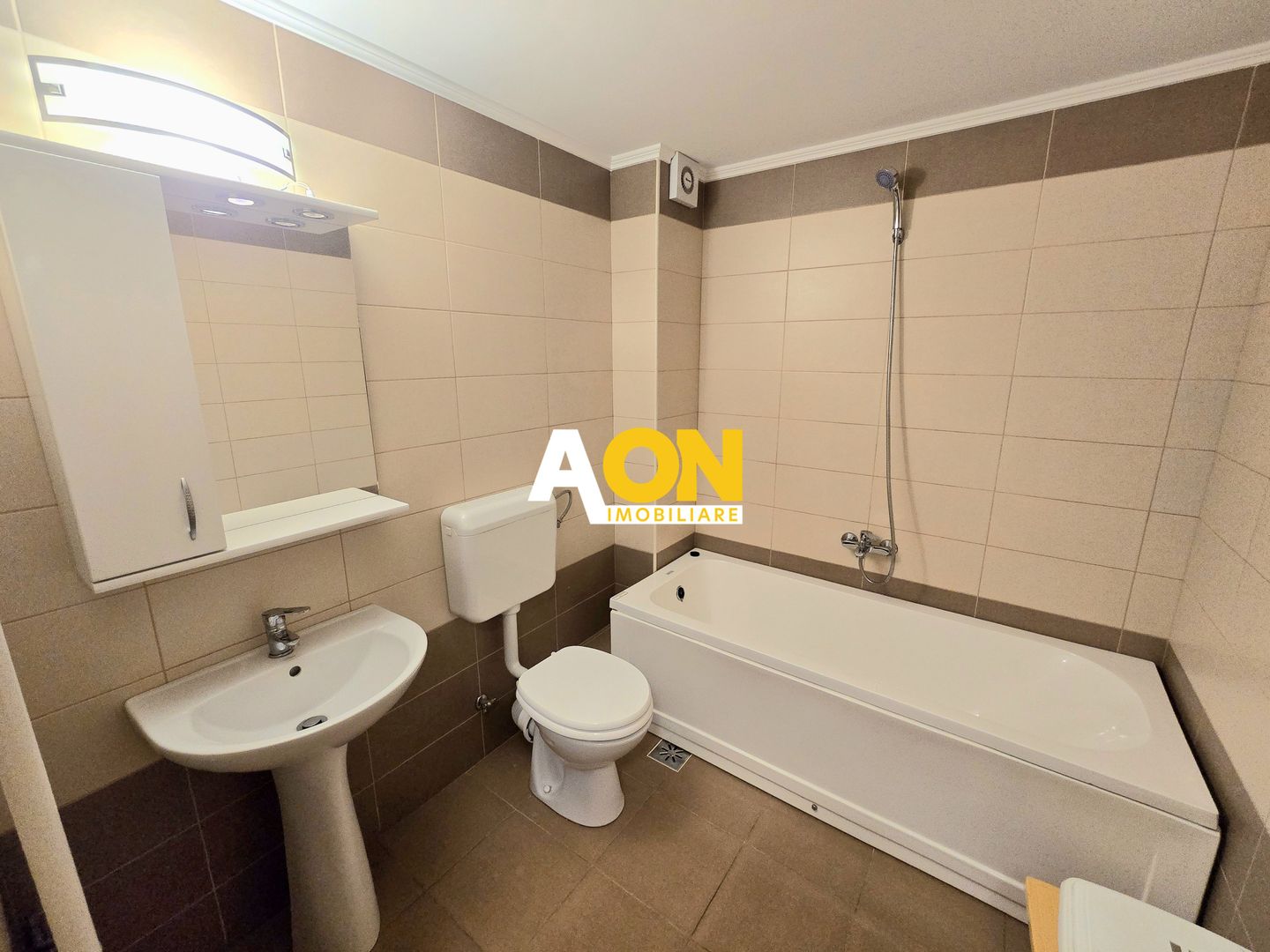 Apartament cu 1 Cameră, Bloc Nou, Etaj 1, Zona Spitalului Județean - Poză 6