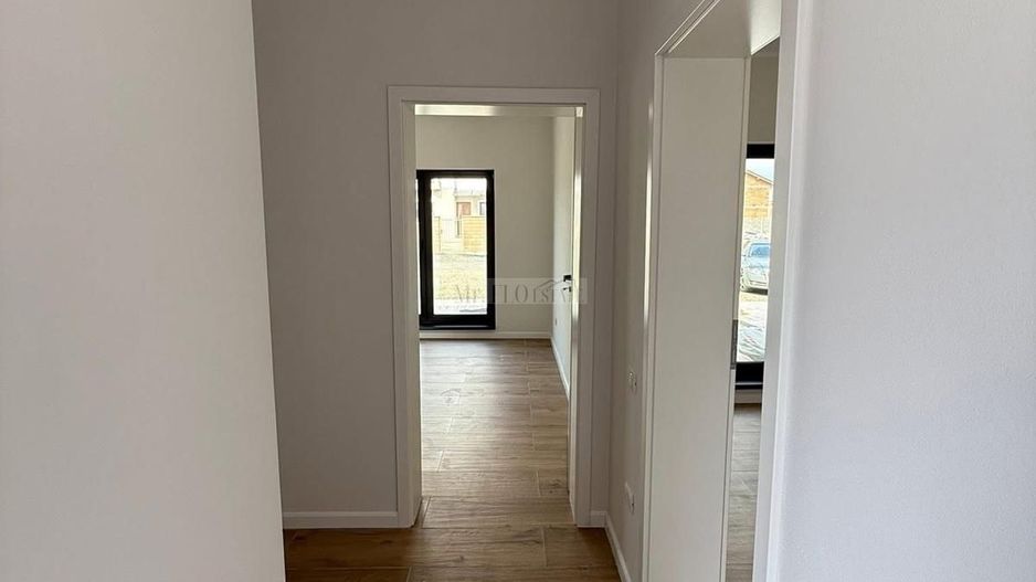 Vand Duplex pe parter 3 camere Mosnita Noua cu Canalizare Comision 0 - Poză 7