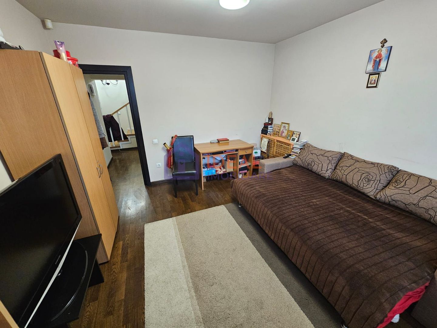 Casa Mobiltata-Utilata cu 4 camere,  pe Pictor Brana - Poză 8