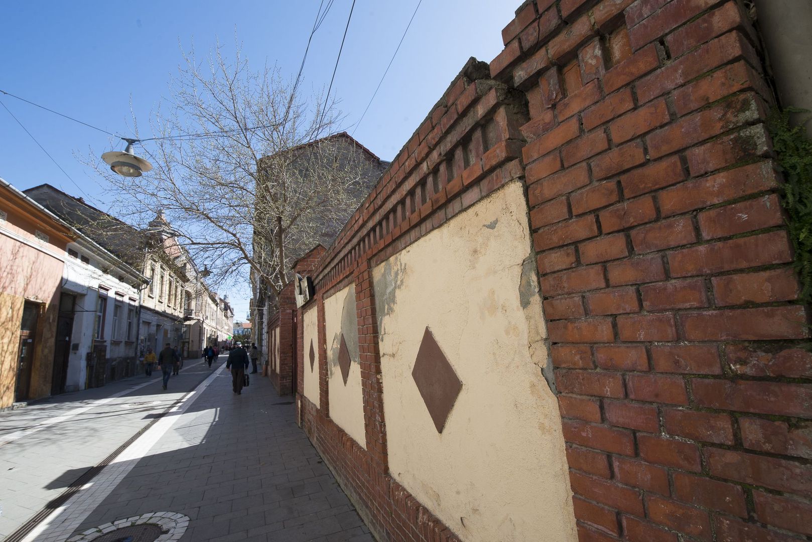 Teren ultracentral 1200mp și construcții - Poză 4