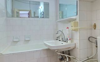 Apartament cu 3 camere, etaj 2, VASLUI - zona ULTRACENTRALĂ; - Poză 11