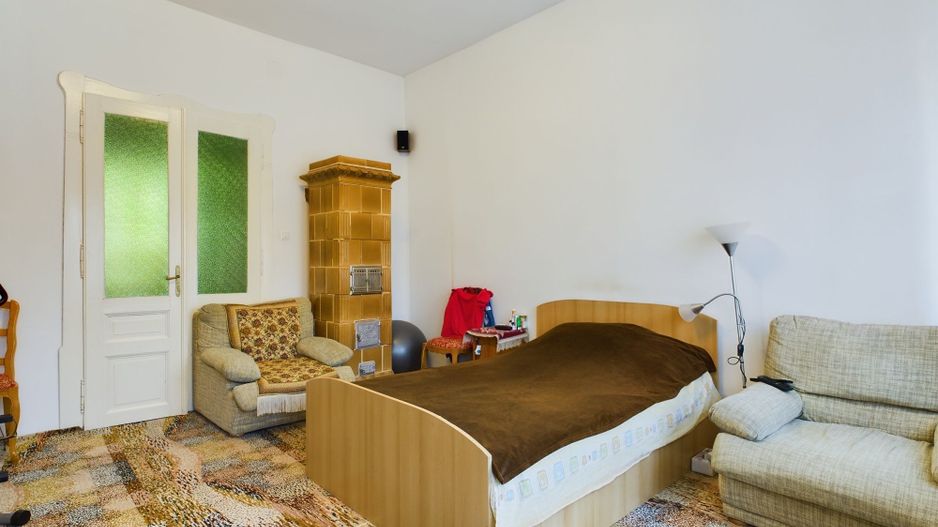 Casă individuală cu teren de 1100 mp și 3 apartamente în curte - Poză 8