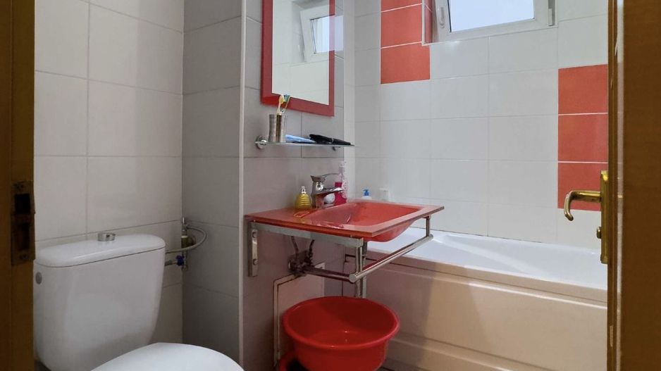 Apartament 2 camere decomandat, renovat,mobilat,utilat,centrala - Poză 2