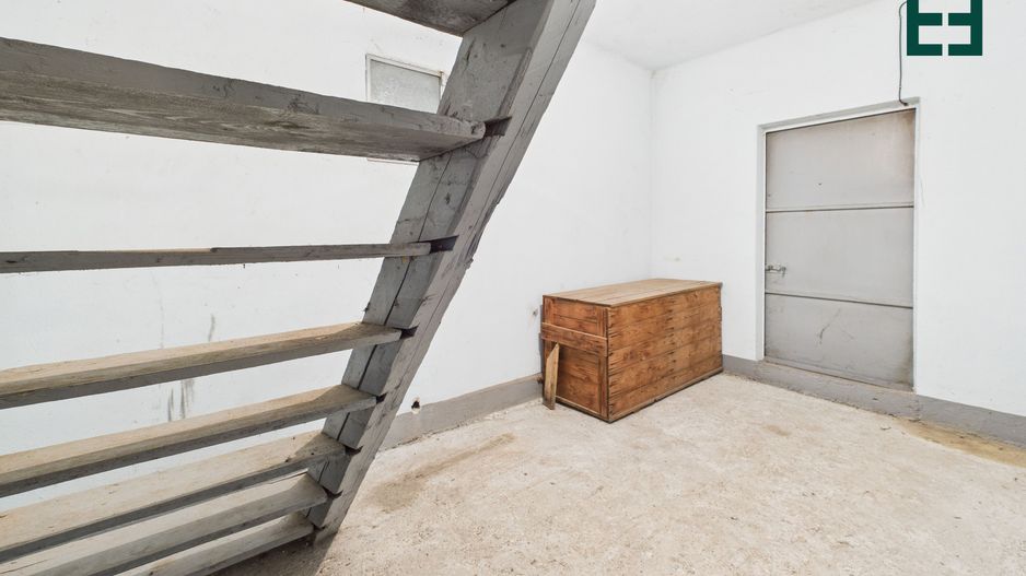 Casă cu 10 camere și 1437 mp teren în Ineu - Arad - Poză 23