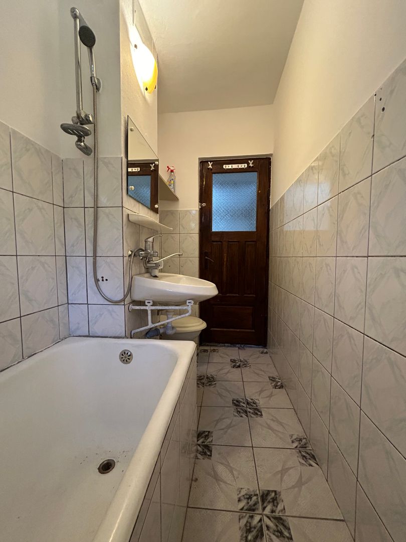 Apartament cu 3 camere și boxă în zona Complex KM5 - Poză 10