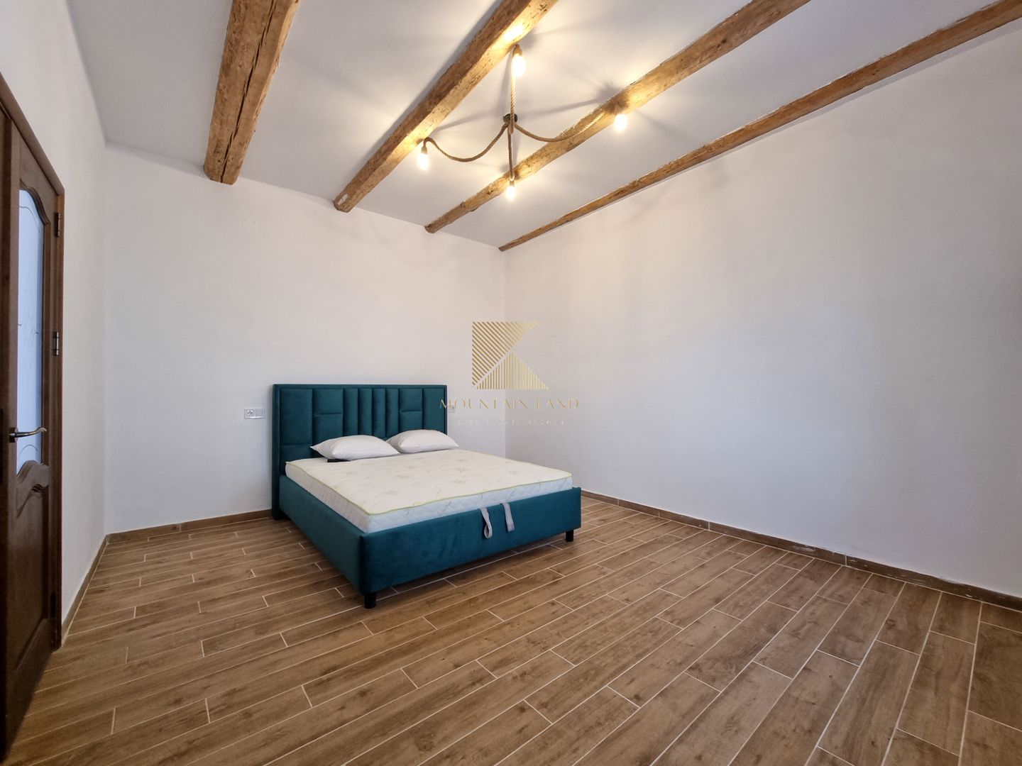 Casă individuală complet renovată, situată în centrul istoric al Brașo - Poză 13