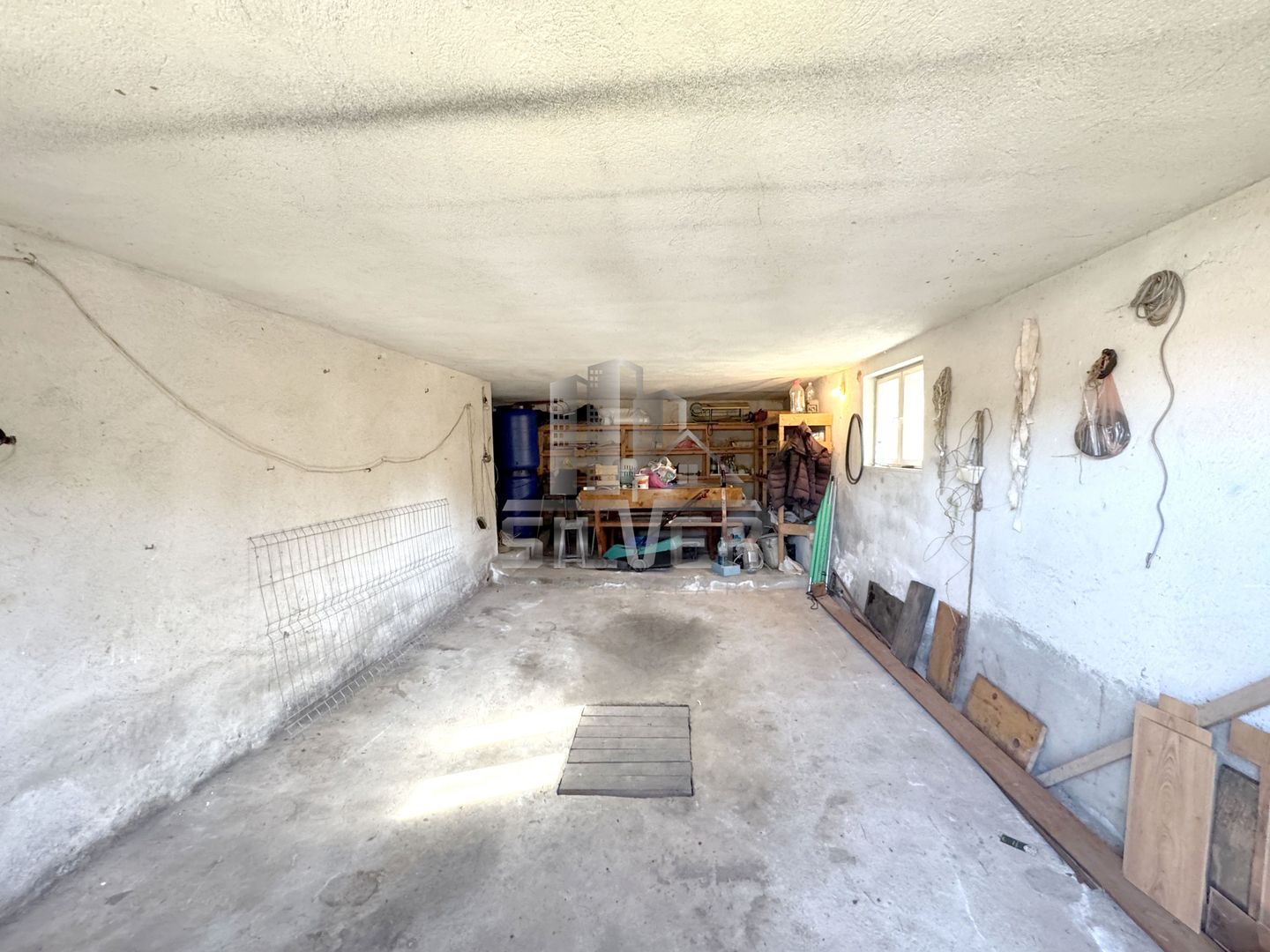Casa pe 3 niveluri cu teren de 1900 mp in Com. Baisoara. - Poză 24