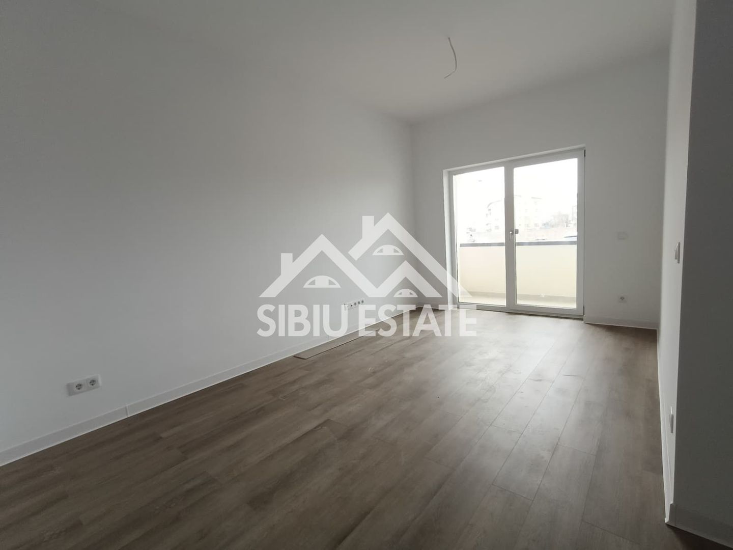 Studio ,41 mp, balcon etaj 1, bloc dotat cu lift, zona Brana Intabulat - Poză 3