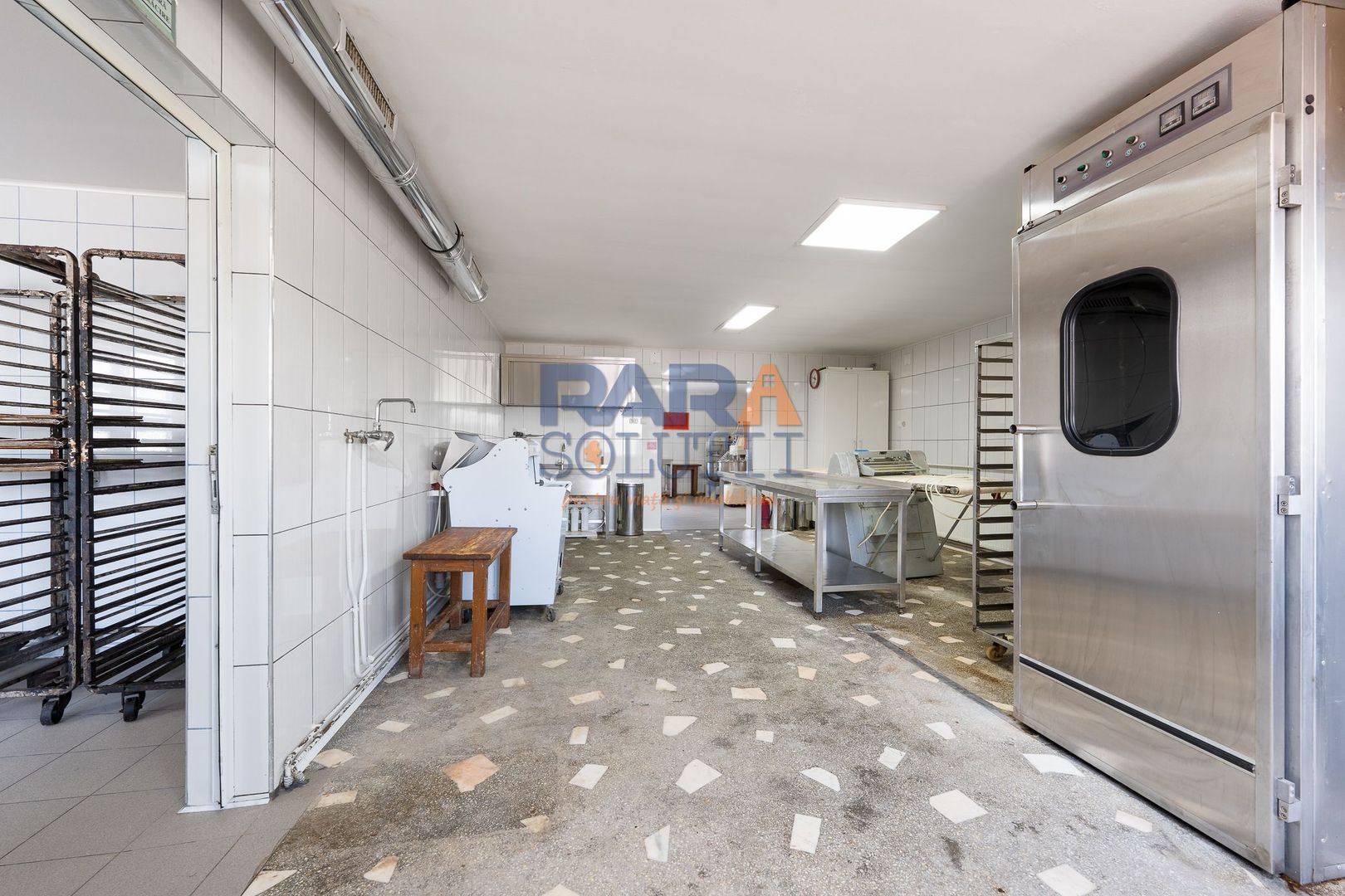 Spațiu de producție cu dotări complete: brutărie, patiserie și magazin - Poză 18