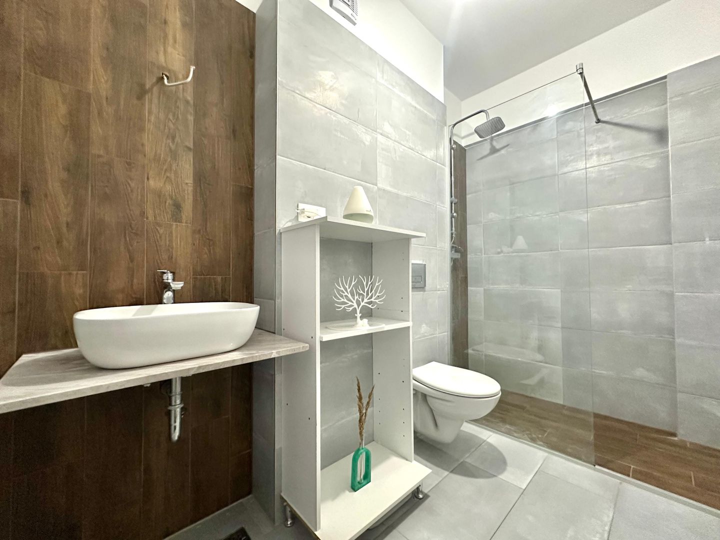 Apartament 3 camere, decomandat, cu loc de parcare - Poză 9