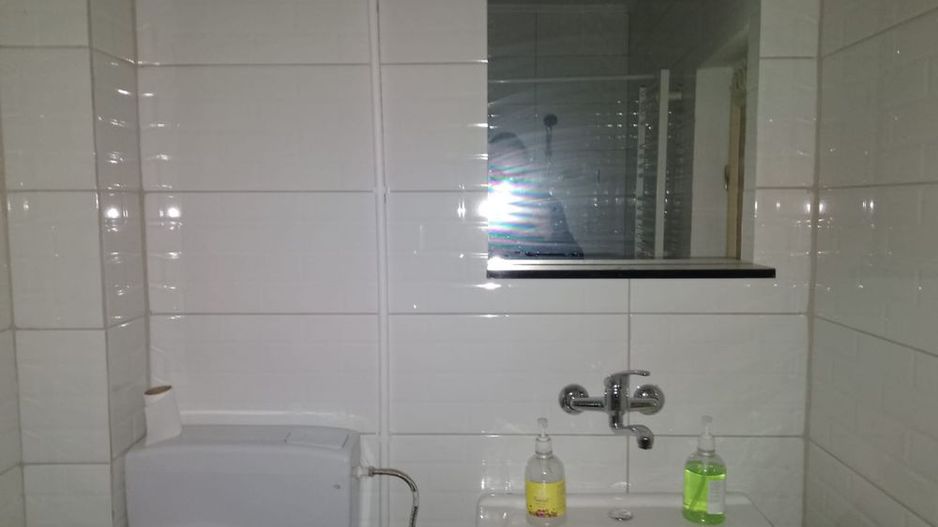Inchiriez casa la curte in centru,zona Foisorul de Foc - Poză 8
