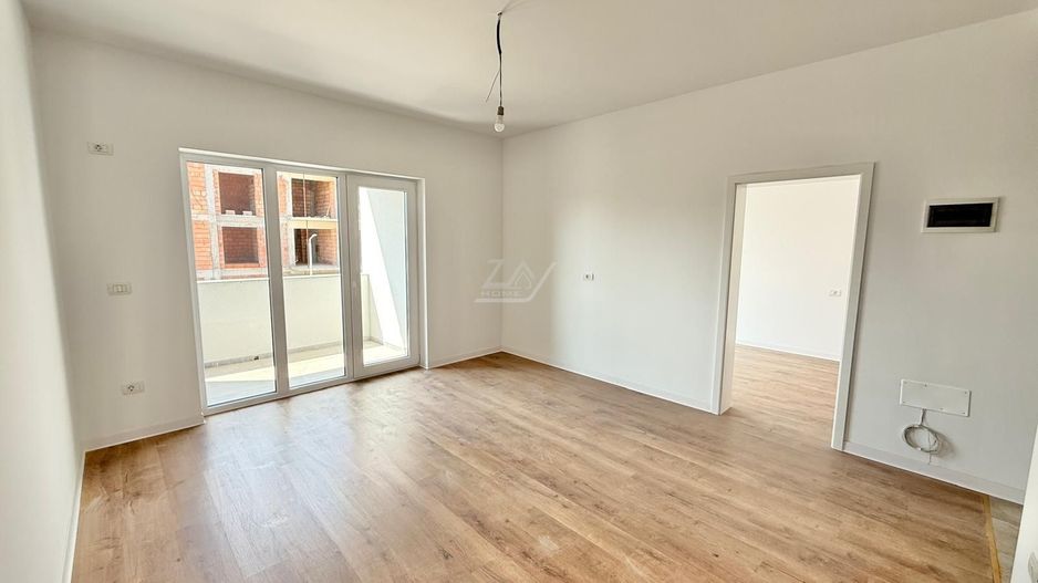 Bucatarie inchisa. Etaj 1. Loc de parcare. Asfalt. - Poză 2