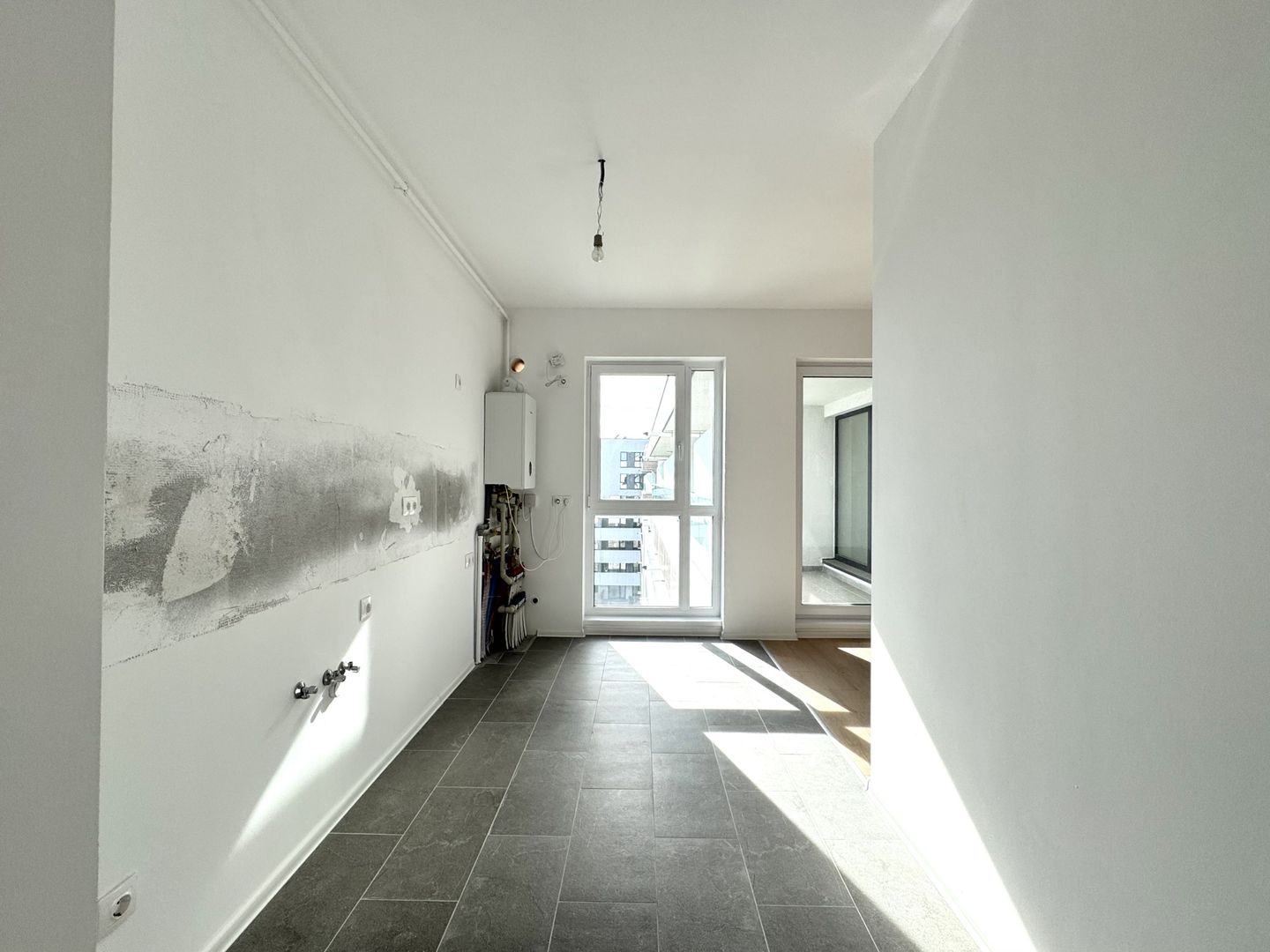 3 camere. Bucătărie Open-Space - Verdere curte interioară - Poză 2