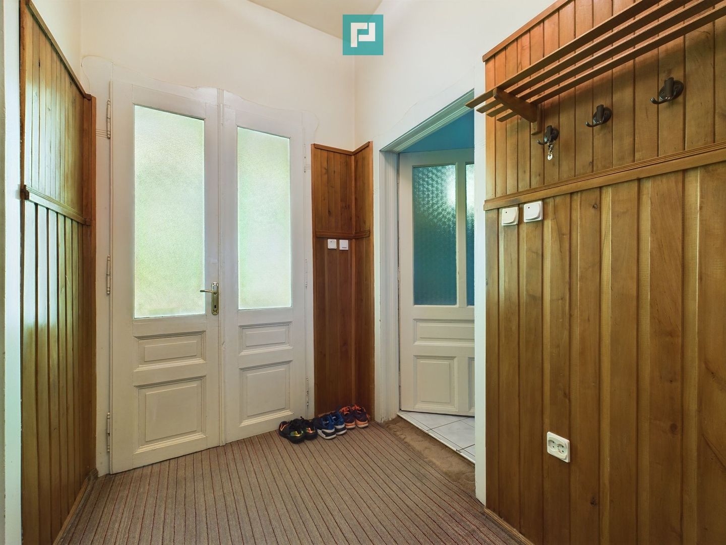 Casă individuală cu teren de 1100 mp și 3 apartamente în curte - Poză 9