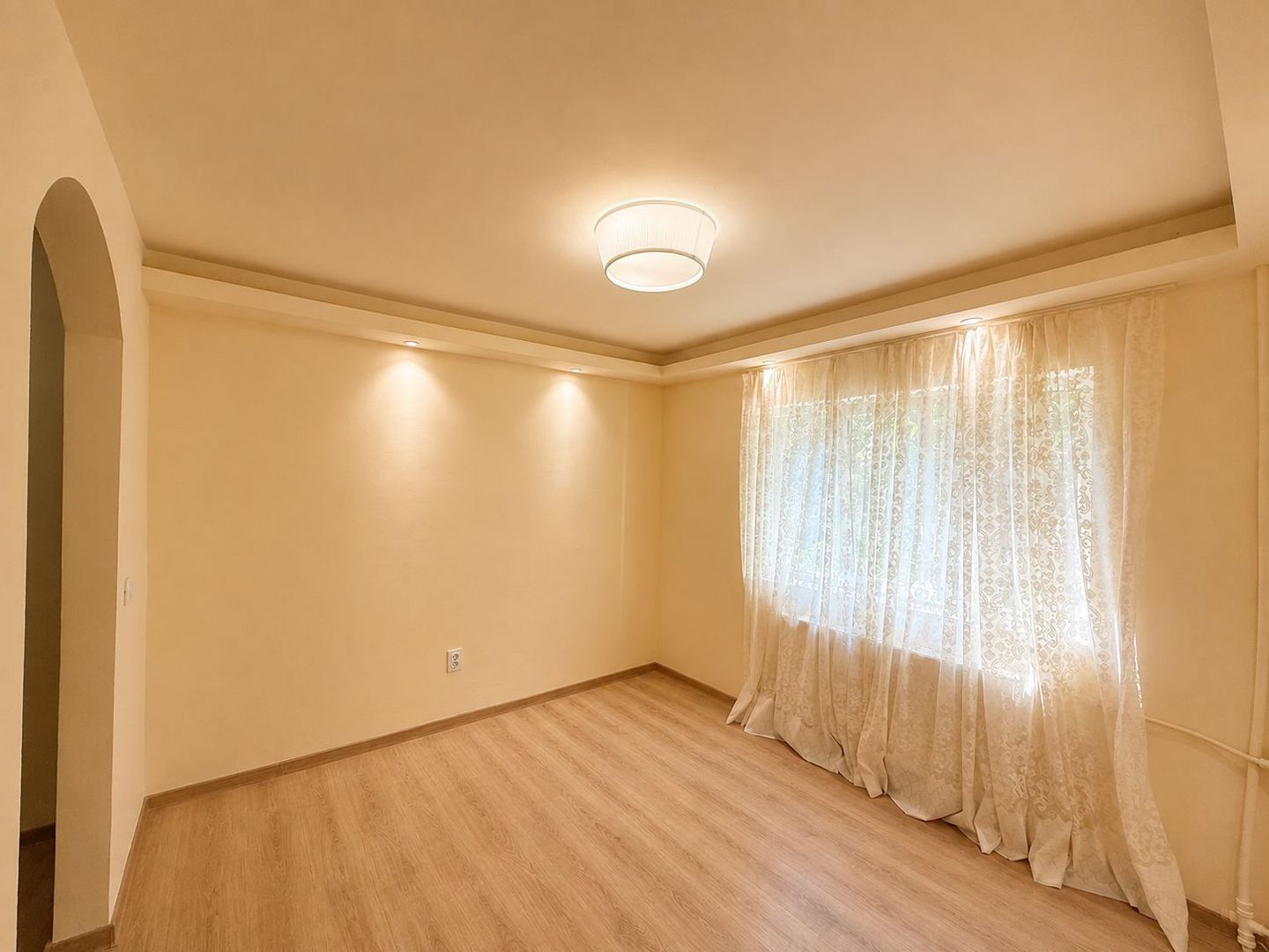 Soarelui | 1 Camera | Renovat recent | Disponibil imediat - Poză 1