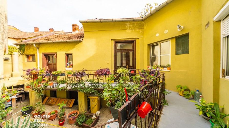 Rar pe piata! 2 apartamente singure in curte, fatada renovata, zona Teatru - Poză 2