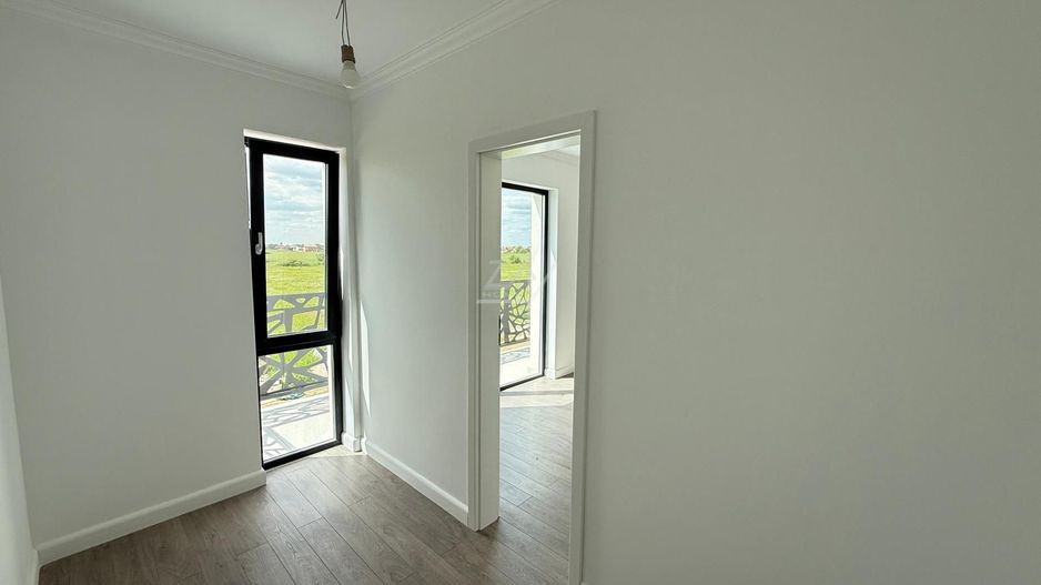 Duplex finalizat despartit prin camera tehnica. 3 dormitoare. 2 balcoane. - Poză 13