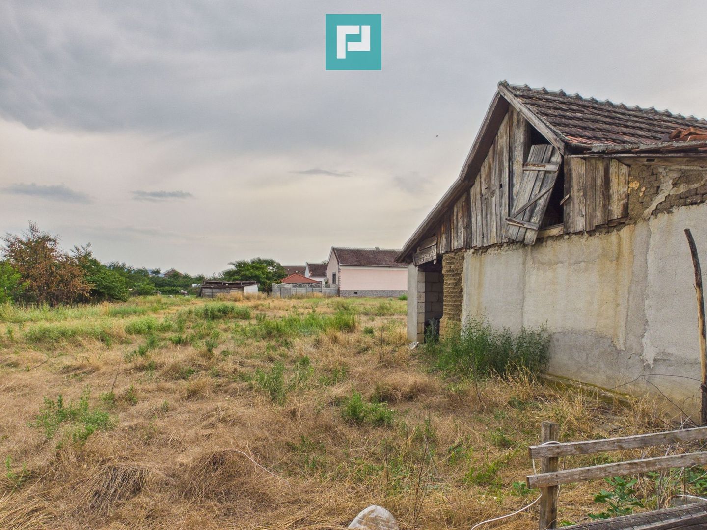 Casă solidă din cărămidă - zona centrală Șiria - Poză 9