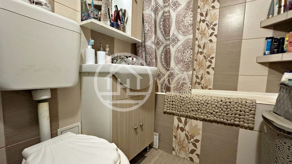 Apartament cu 3 camere de vanzare in zona Rogerius, Oradea - Poză 10