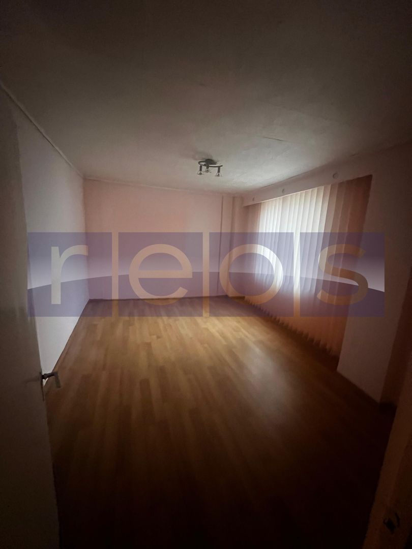 De vânzare apartament 3 camere – Decomandat - Aleea Suica - Poză 2