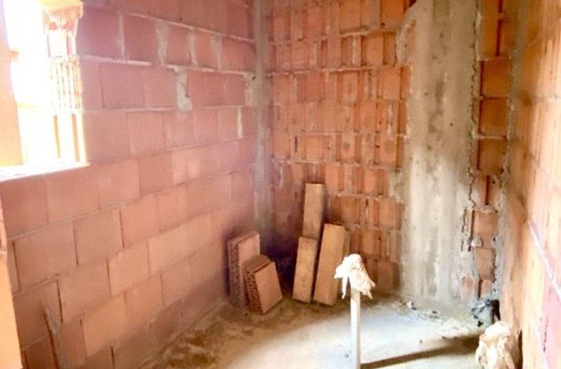 Casa la roșu în Izvin - Poză 9