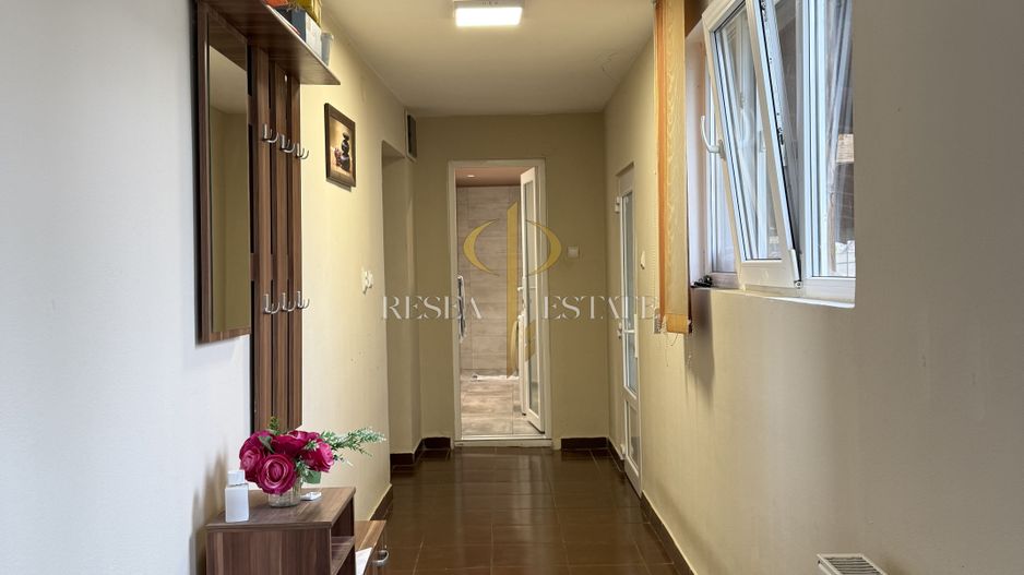 Casă spațioasă în Varias, împărțită în două unități cu acces separat - Poză 12