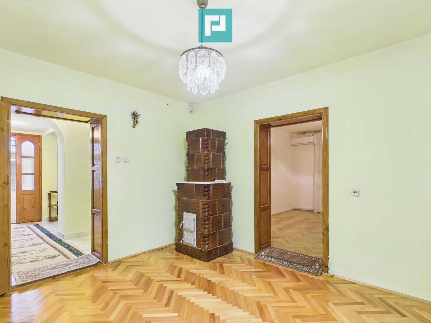 Casă cu 2 corpuri  și 5 camere în Livada - Poză 5