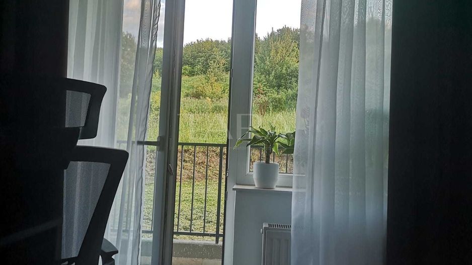 Apartament cu 3 camere, balcon generos și 2 parcări subterane incluse. - Poză 2