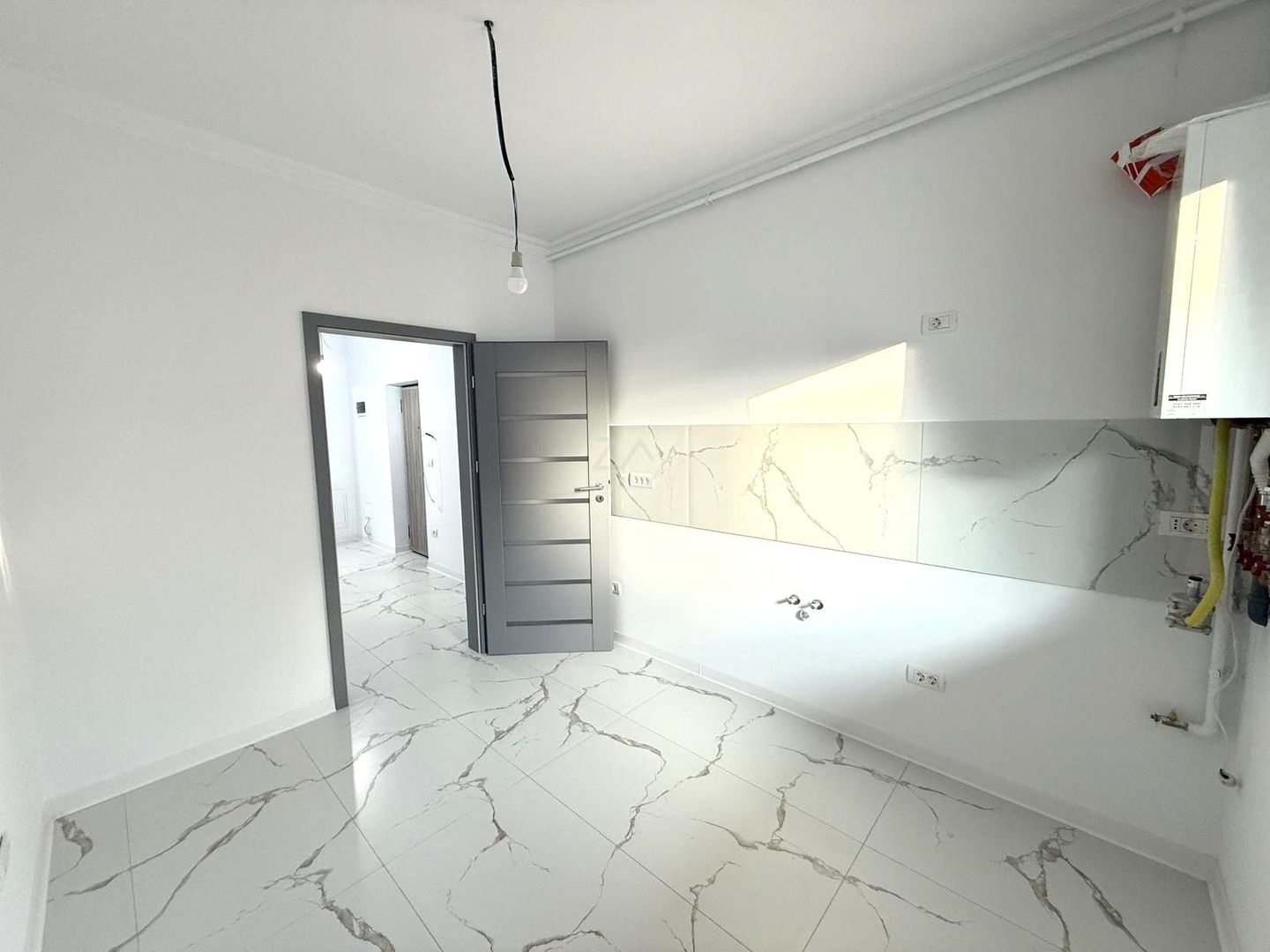 Etaj 1. Decomandat. Loc de parcare. - Poză 4