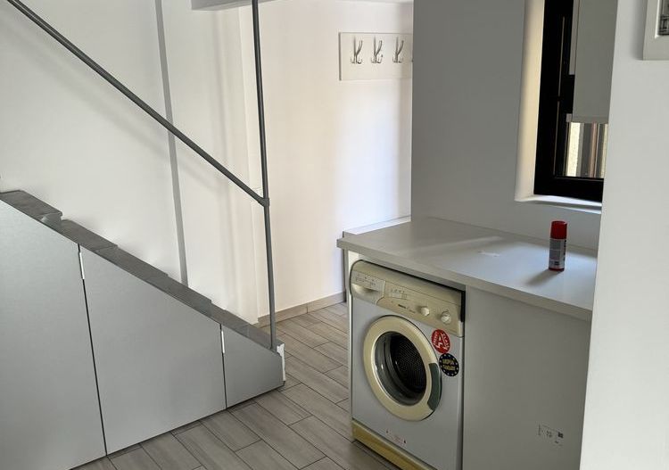 Inchiriez zona Titulescu -Banu Manta 2 camere la curte     A24 - Poză 1