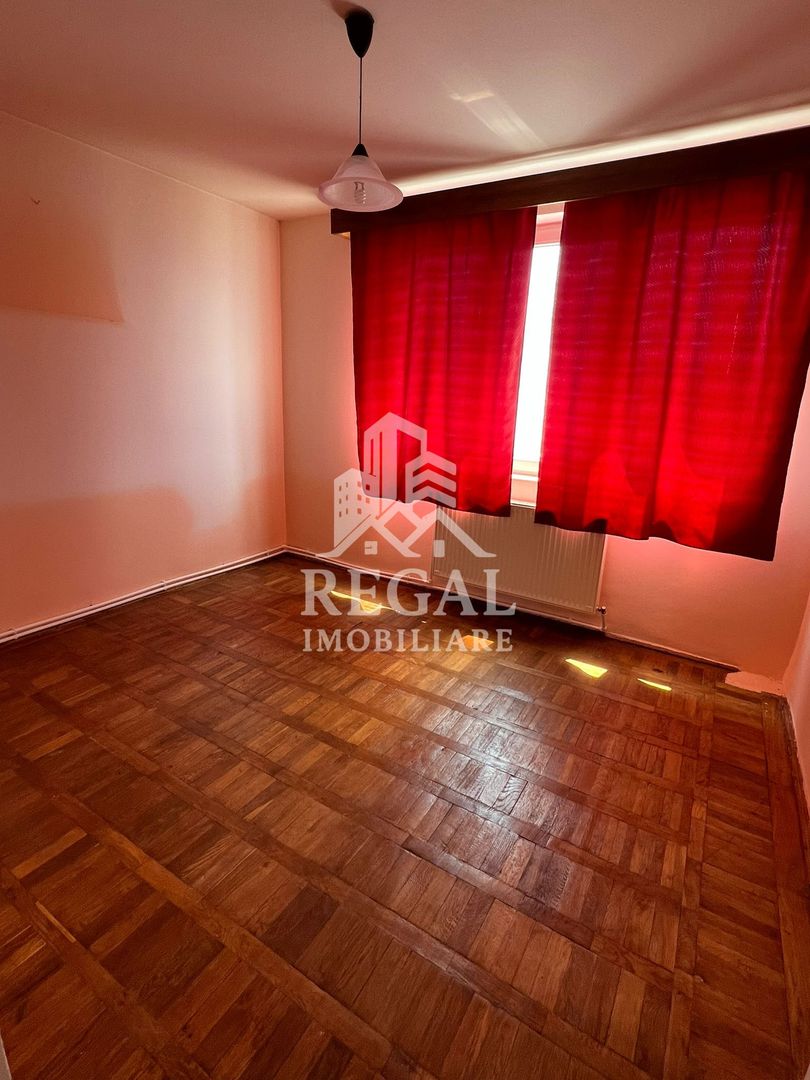 Apartament 3 camere – Ultracentral, vedere spre pietonală și Parc - Poză 9