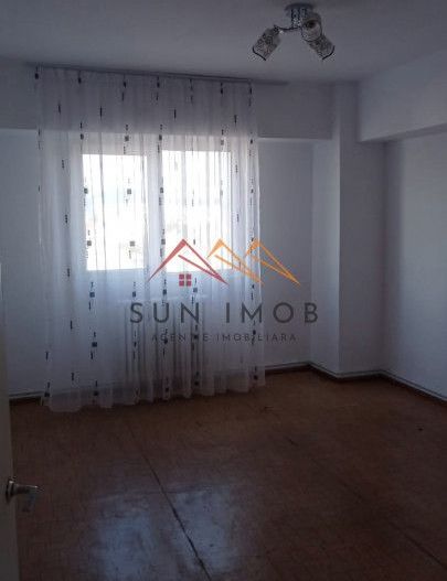 Apartament 3 camere, decomandat, ultracentral, Campina, Prahova - Poză 4