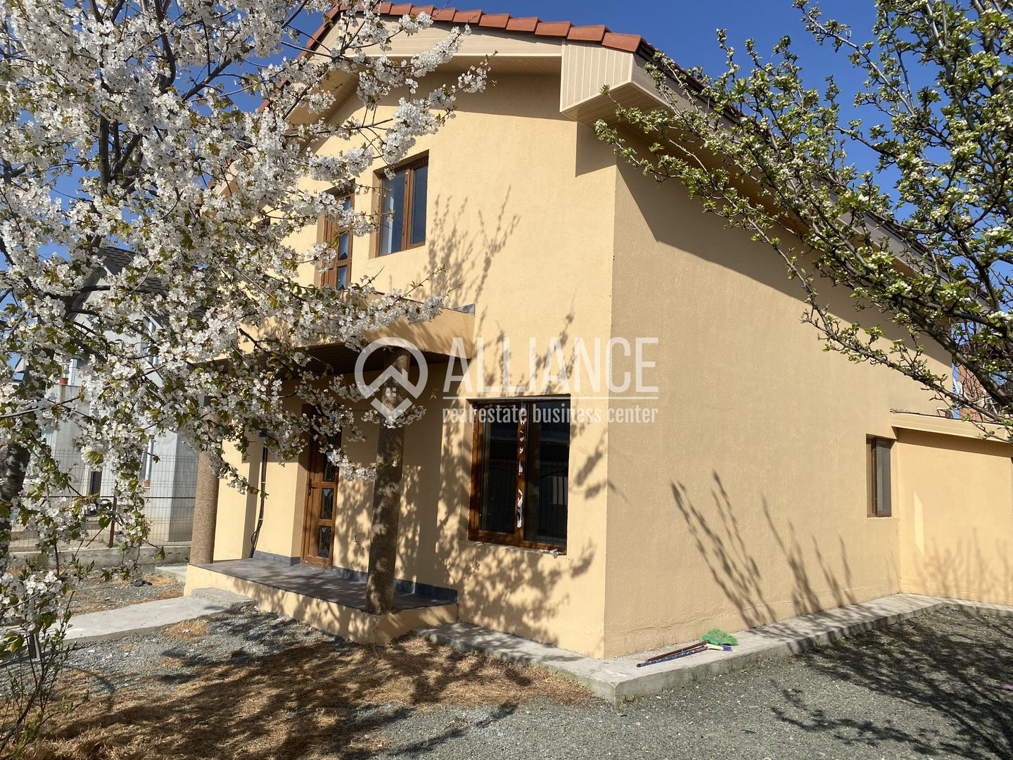 VALU LUI TRAIAN(COD 07) -Casa P+M 5 camere cu teren de 300 mp - Poză 2