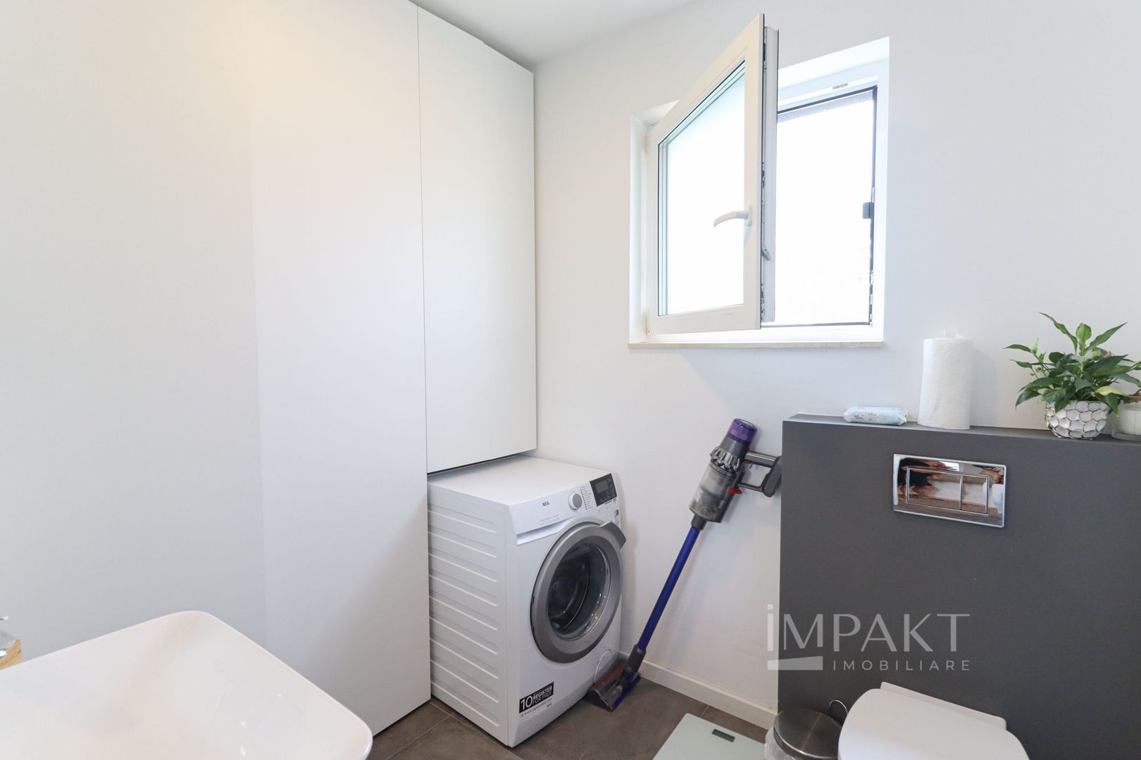 Casa cuplata minunata de vanzare, situata in cartier Voronet! - Poză 8