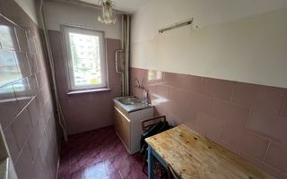 Apartament 4 camere, etaj 1/4, zona Mausoleul Eroilor - Sud - Poză 3