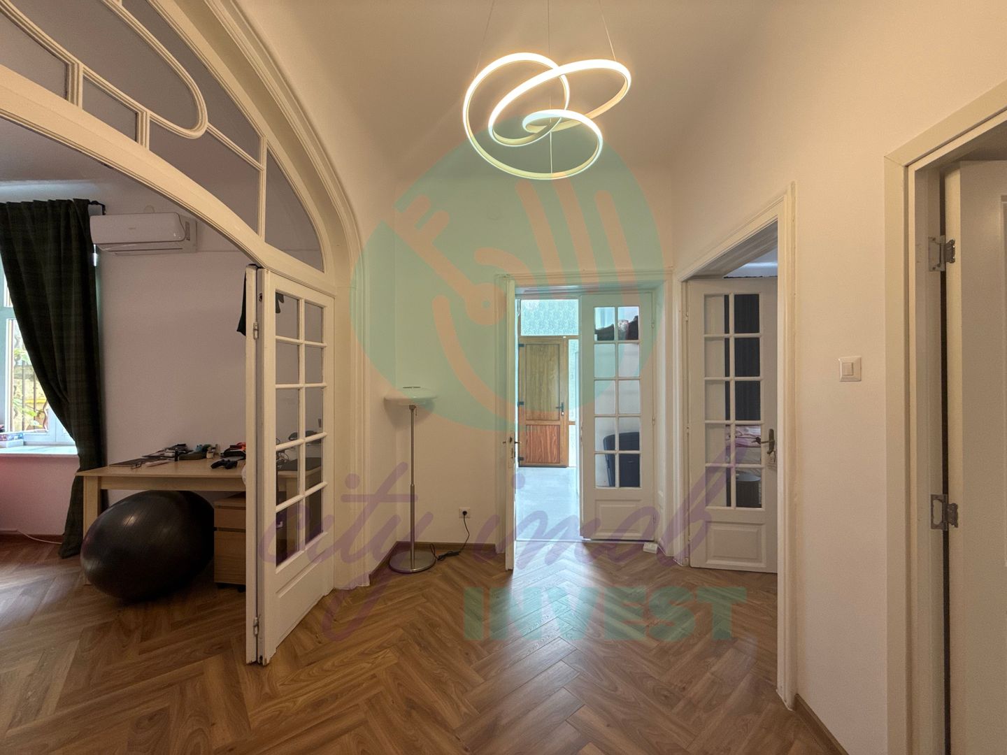Apartament cochet vila edificata in perioada interbelica - Poză 3