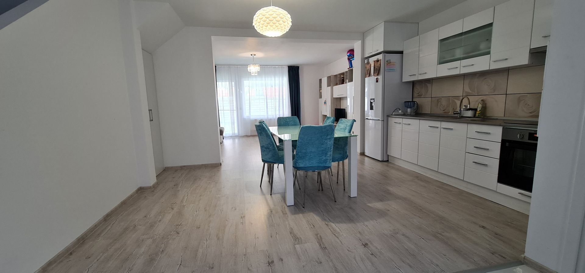 Casa 4 camere mobilata si utilata cartier Izvor Tarlungeni Brasov - Poză 2