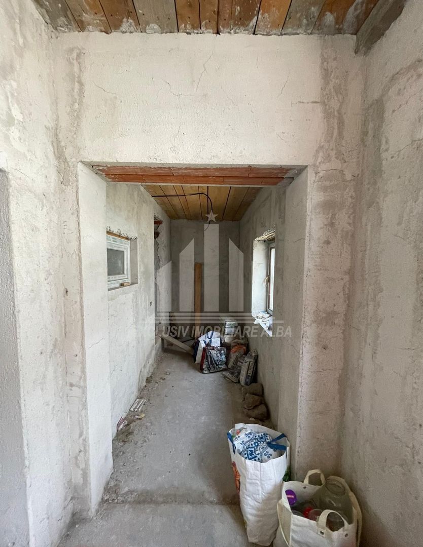 Casa individuala de vanzare, Lipoveni - Centru - Poză 3