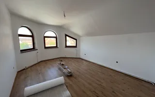 De vanzare casa renovata- 2 cladiri- Zona Moldoveanu-- 400 mp utili - Poză 13