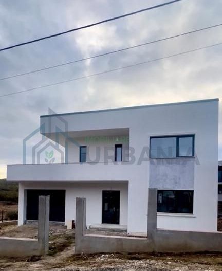 Casă modernă lângă Lacul Ezăreni - Poză 1