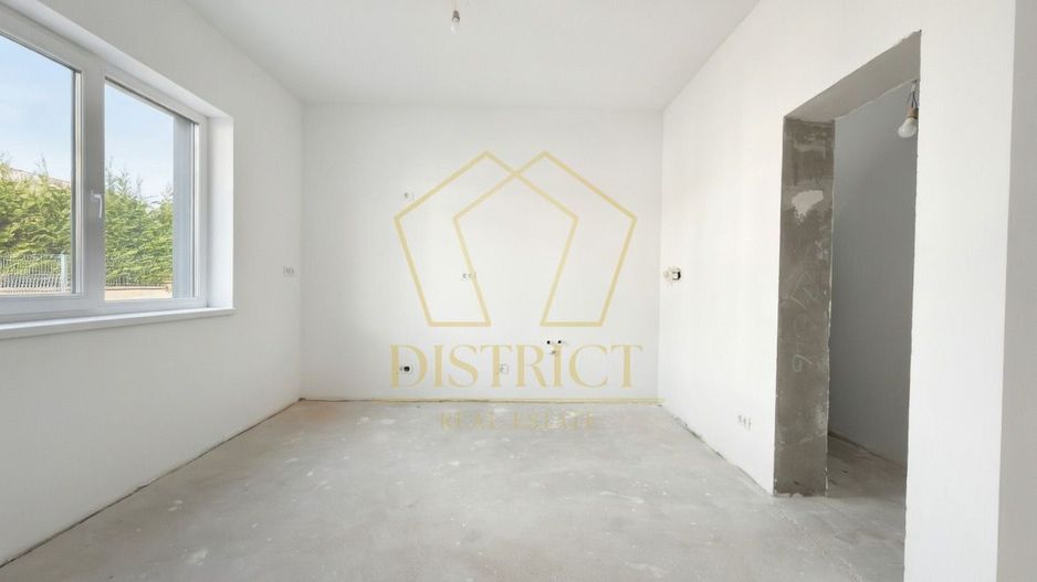 Duplex superb cu 5 camere despartit prin garaj | Dumbravita - Poză 2