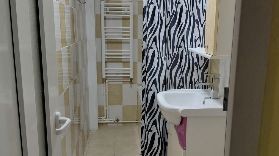 Apartament 4 camere de închiriat – Micro 20,et 1,mobilat si utilat - Poză 4