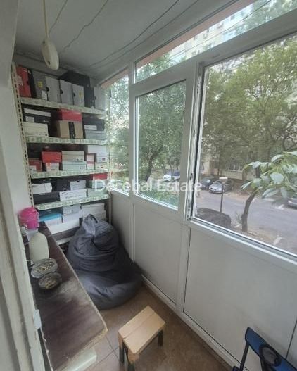 Apartament 3 camere 67 mp 1978 decomandat Titan - Poză 3