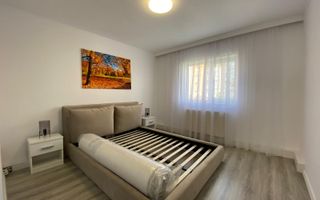 ZONA PREMIUM! AP RENOVAT! 2 camere deco, 57 mp, Plopilor, et 3/4 , sud - Poză 3